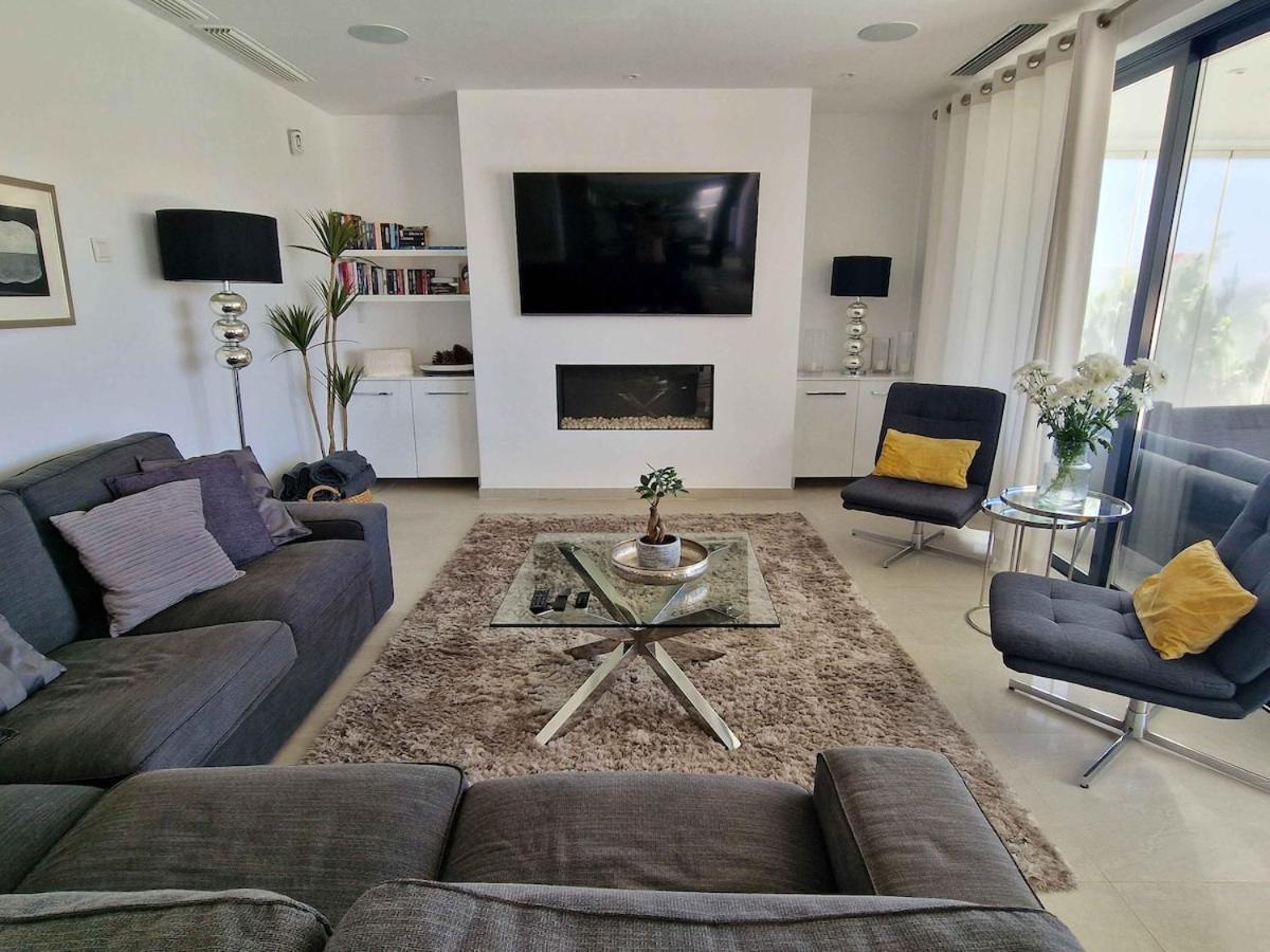 Villa With Sauna Heated Pool And Jardin *